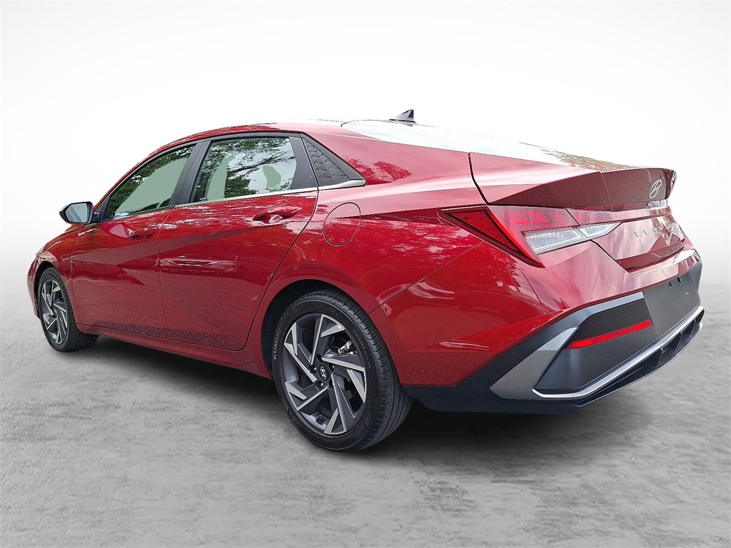 2025 Hyundai Elantra SEL Convenience photo 4