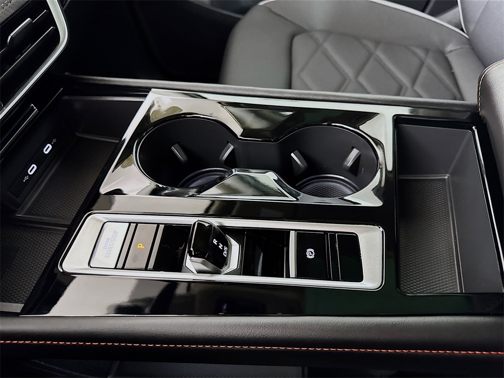 2024 Volkswagen Atlas Peak Edition SEL photo 40