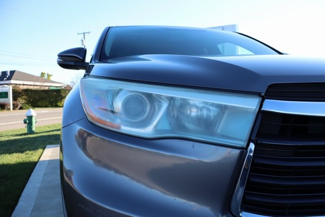2015 Toyota Highlander LE Plus photo 4