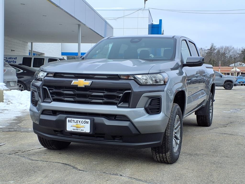 2025 Chevrolet Colorado Work Truck LT photo 2