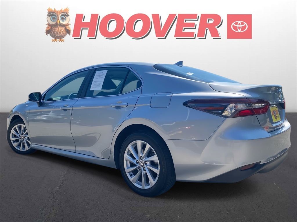 2021 Toyota Camry LE photo 3
