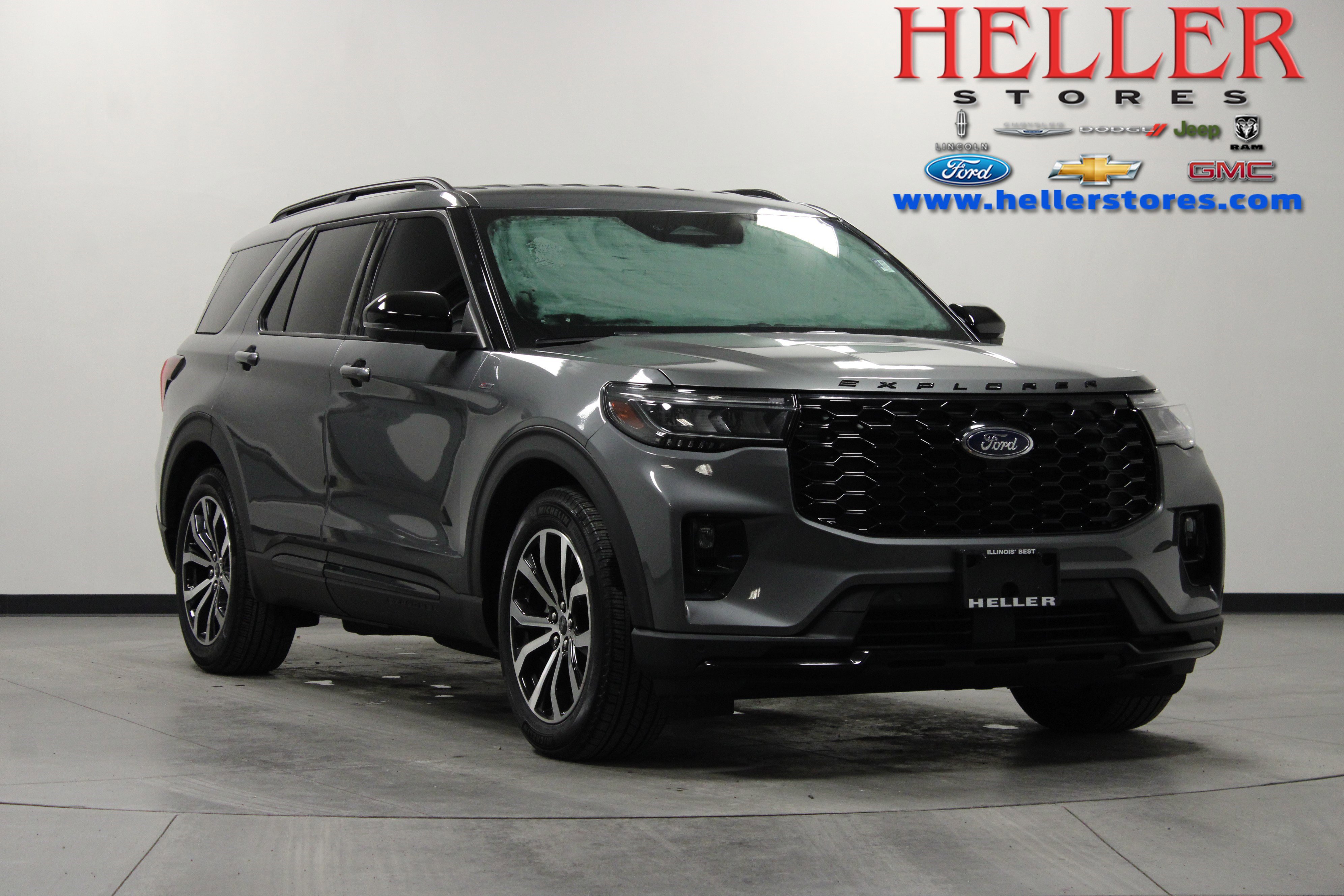 2025 Ford Explorer ST-LINE's photo