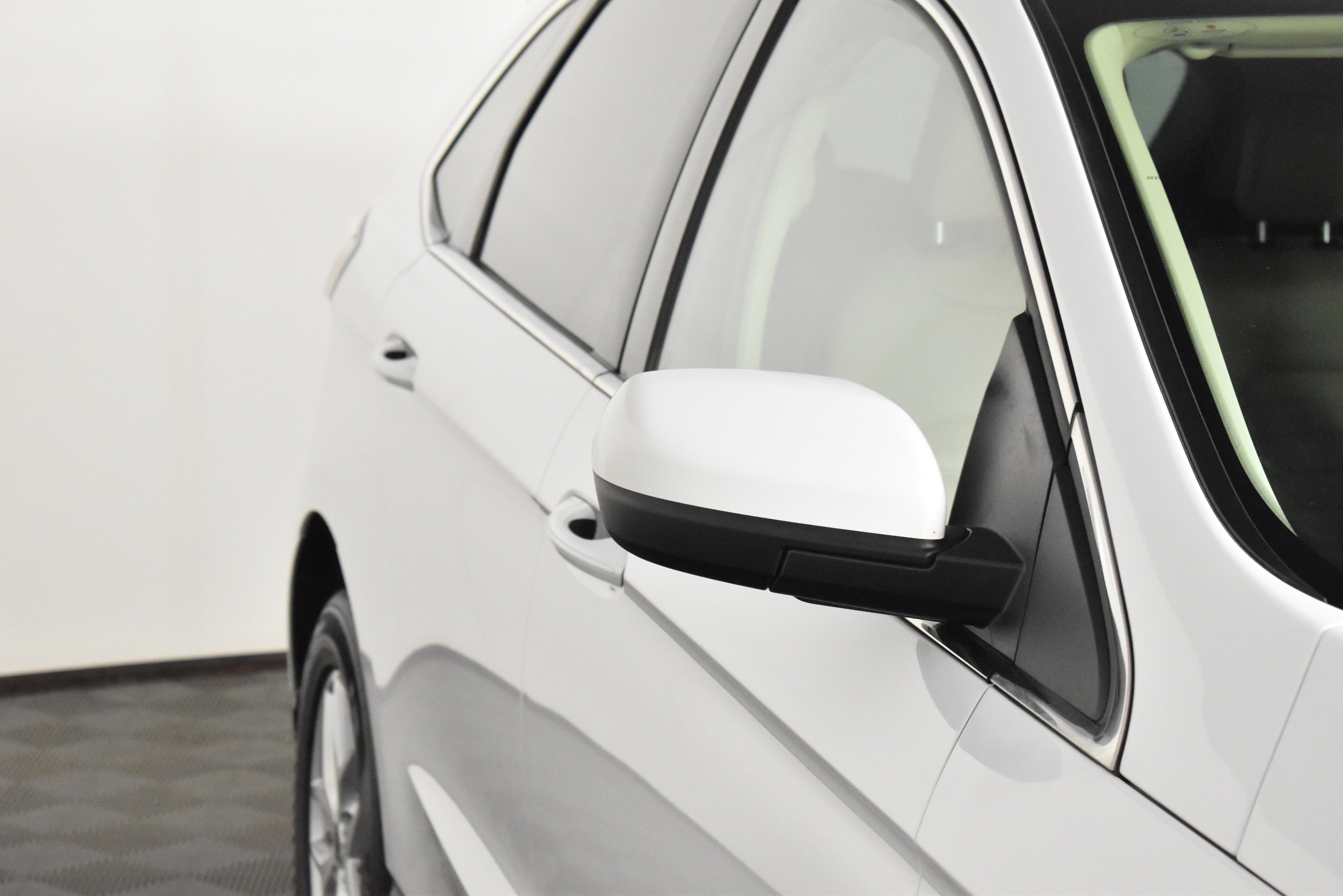 2023 Ford Edge SEL photo 2