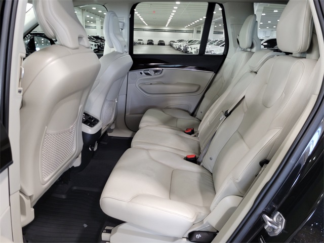 2019 Volvo XC90 T6 Momentum photo 25