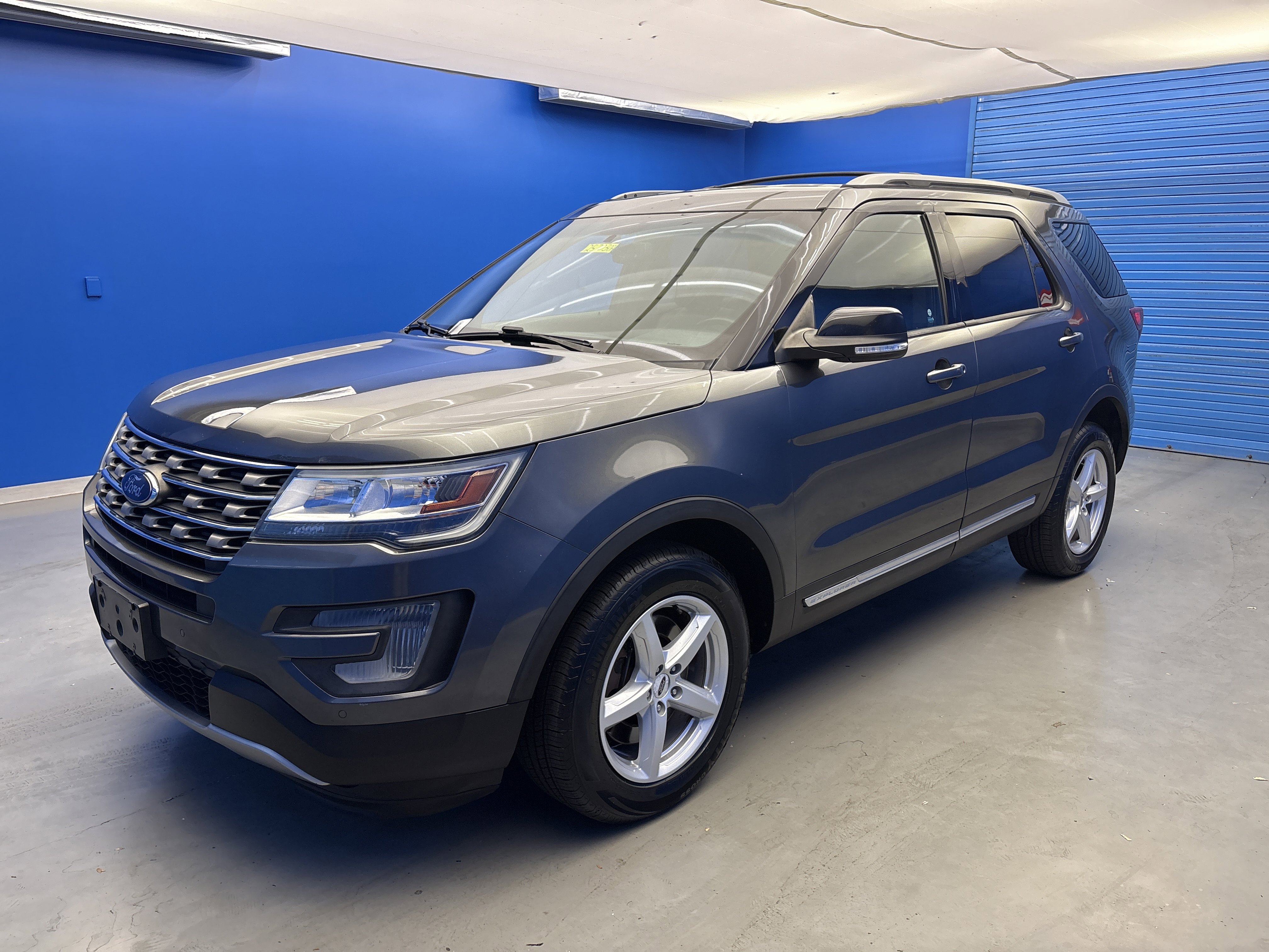 2017 Ford Explorer XLT photo 2