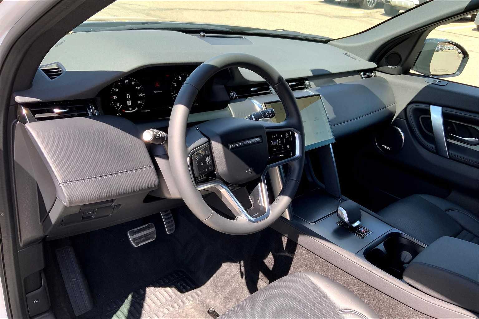 2025 Land Rover Discovery Sport Dynamic SE photo 8