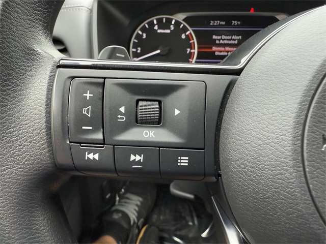 2023 Nissan Rogue SV photo 25