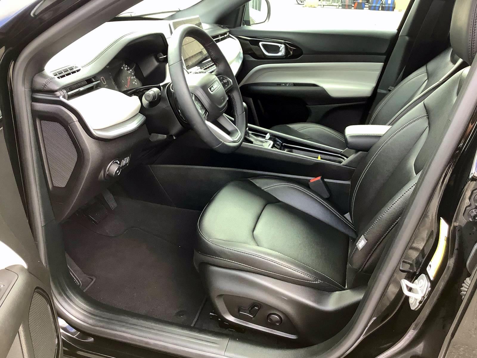 2025 Jeep Compass Limited photo 9