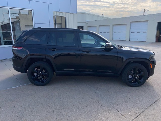 Used 2025 Jeep Grand Cherokee Limited with VIN 1C4RJHBG7SC285780 for sale in Kansas City