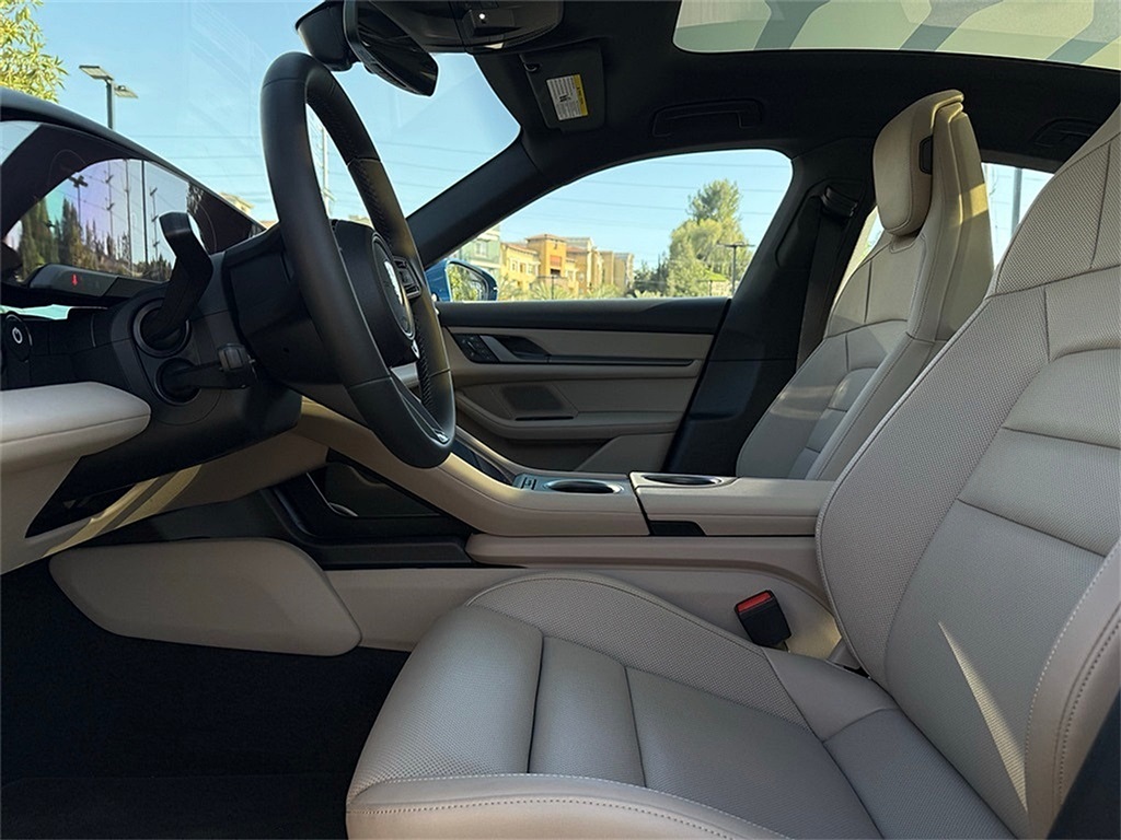 2025 Porsche Taycan 4S photo 11