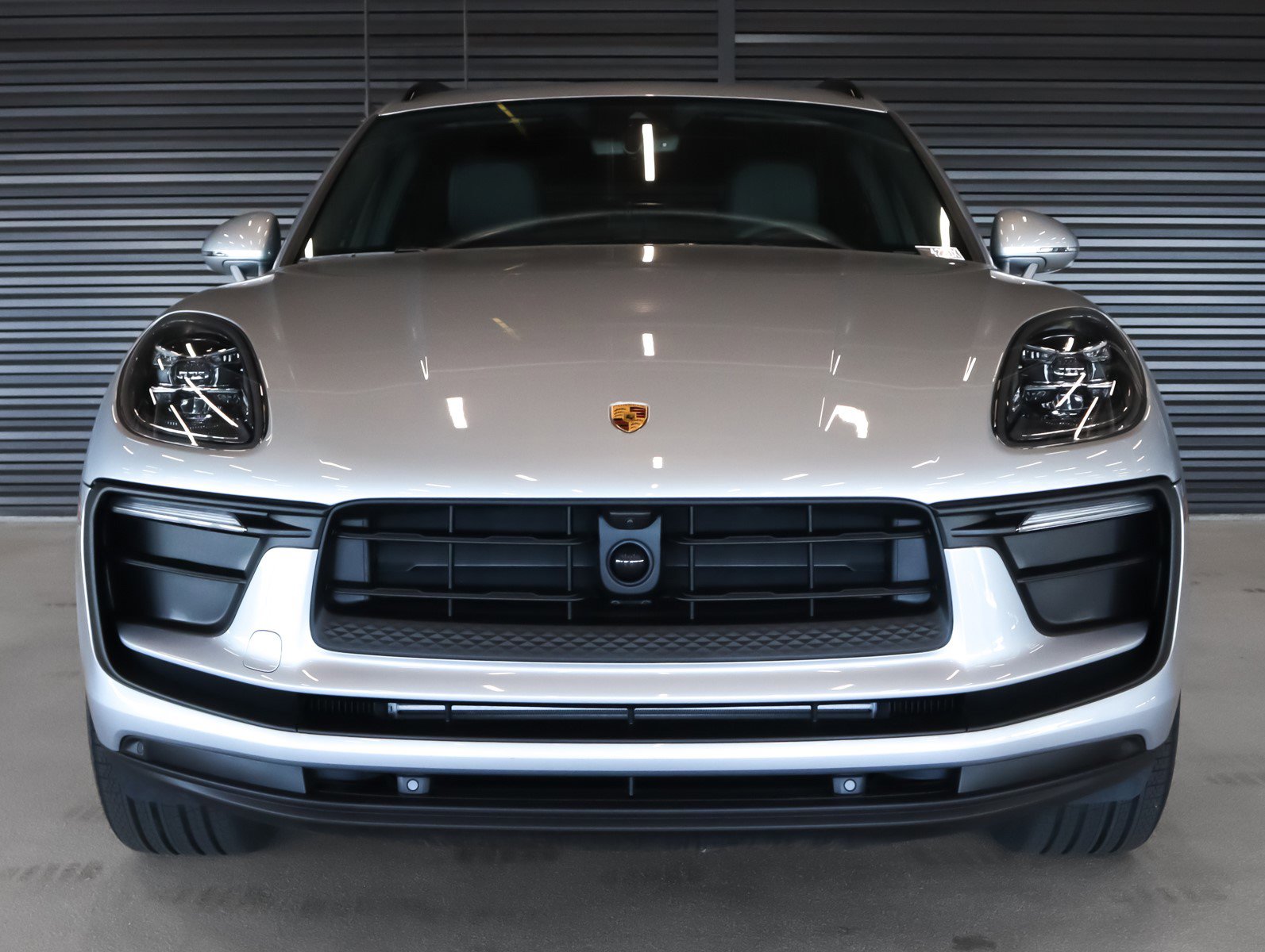 2025 Porsche Macan T photo 8