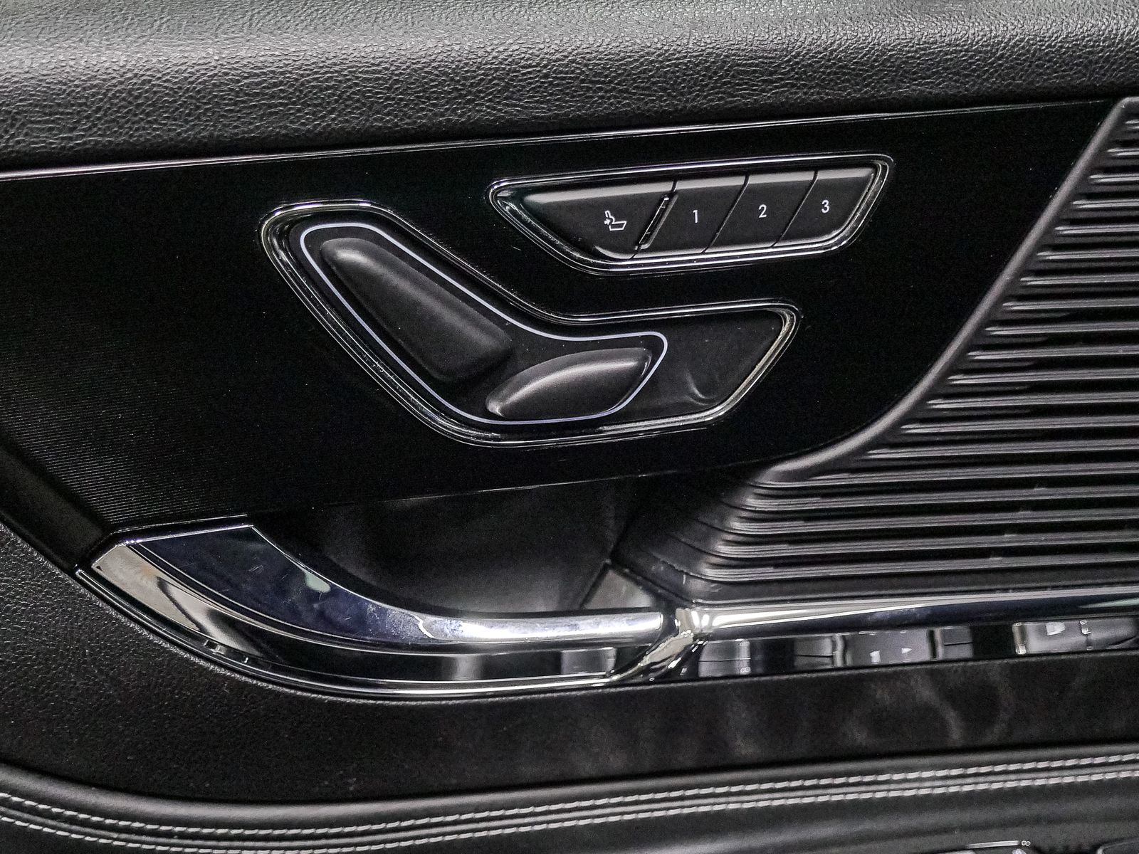2020 Lincoln Corsair Standard photo 19
