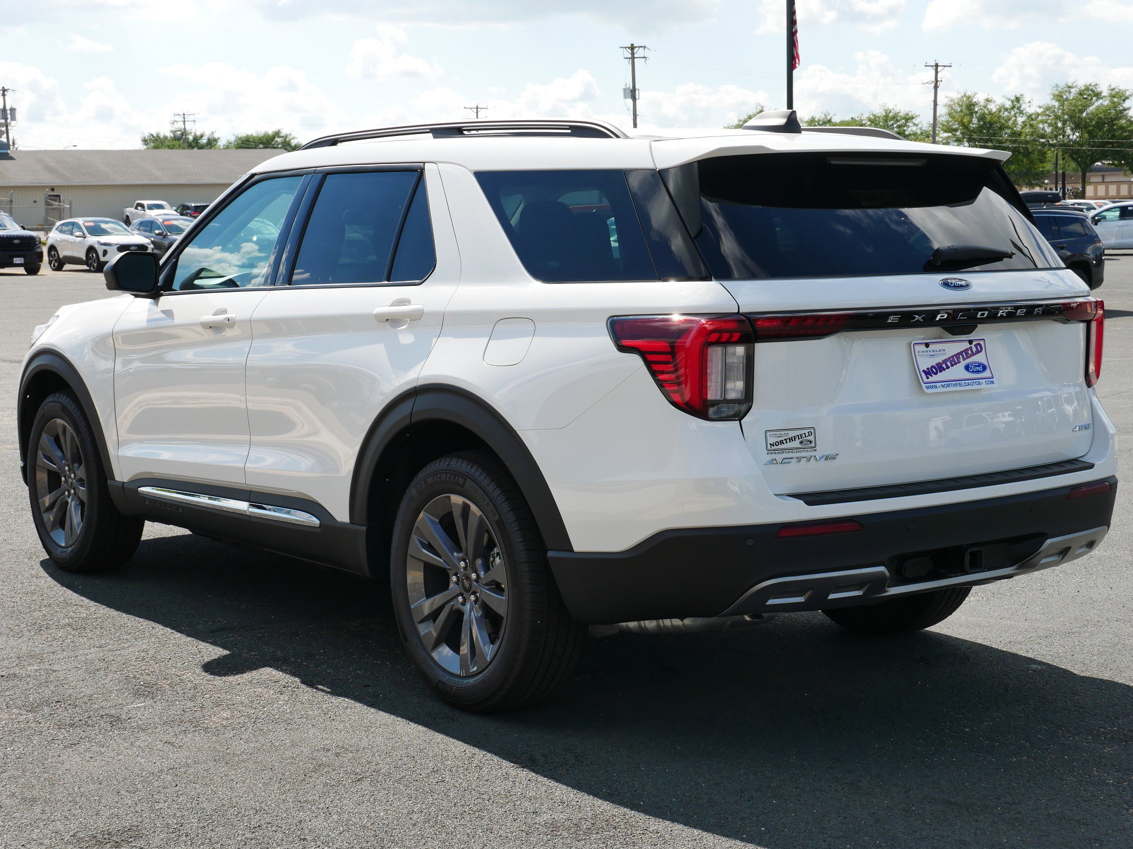 2025 Ford Explorer photo 4