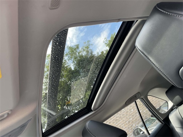 2023 Toyota RAV4 XLE Premium photo 9