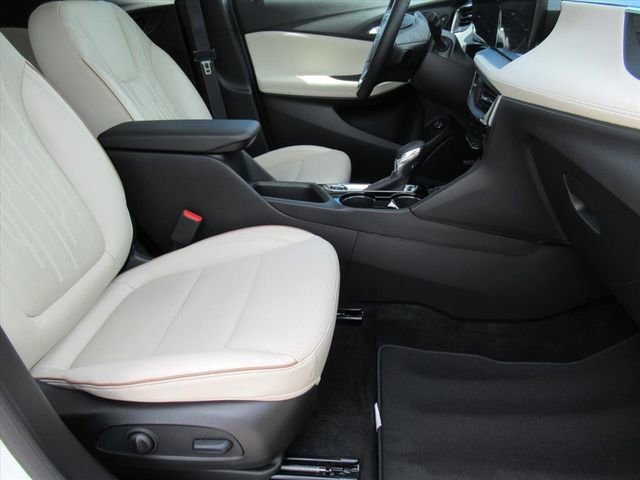 2025 Buick Encore GX Avenir photo 9