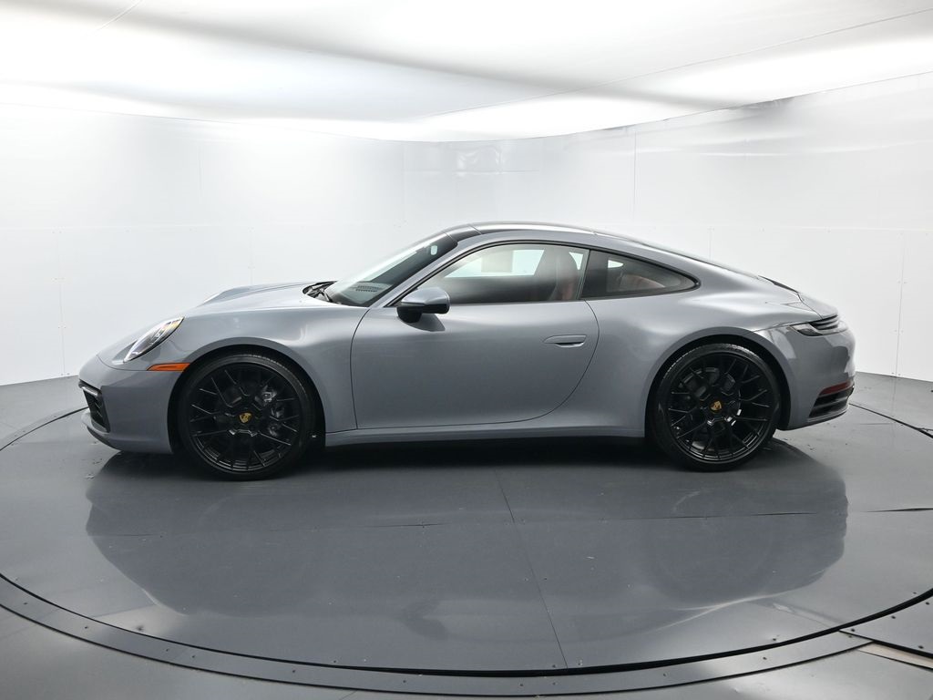 2024 Porsche 911 T 4 photo 2