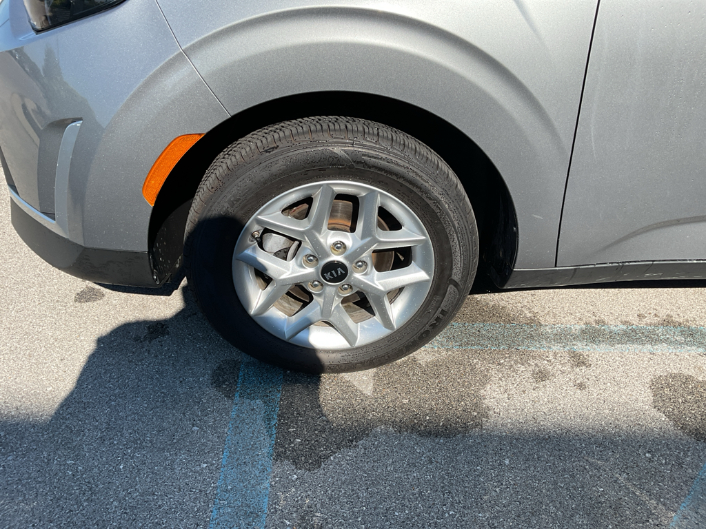 2023 Kia Soul LX photo 2