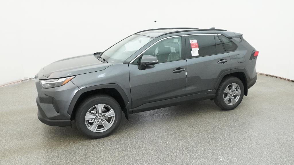 2025 Toyota RAV4 Hybrid XLE photo 7