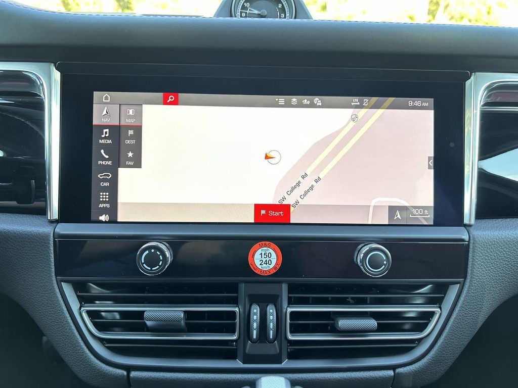 2025 Porsche Macan Base photo 22