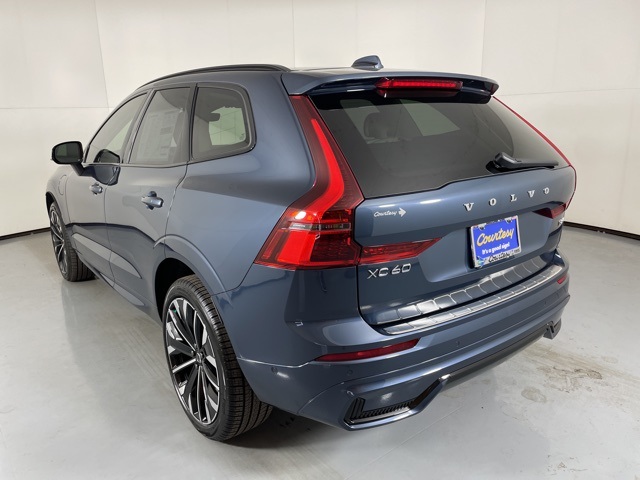 2026 Volvo XC60 Hybrid T8 photo 6