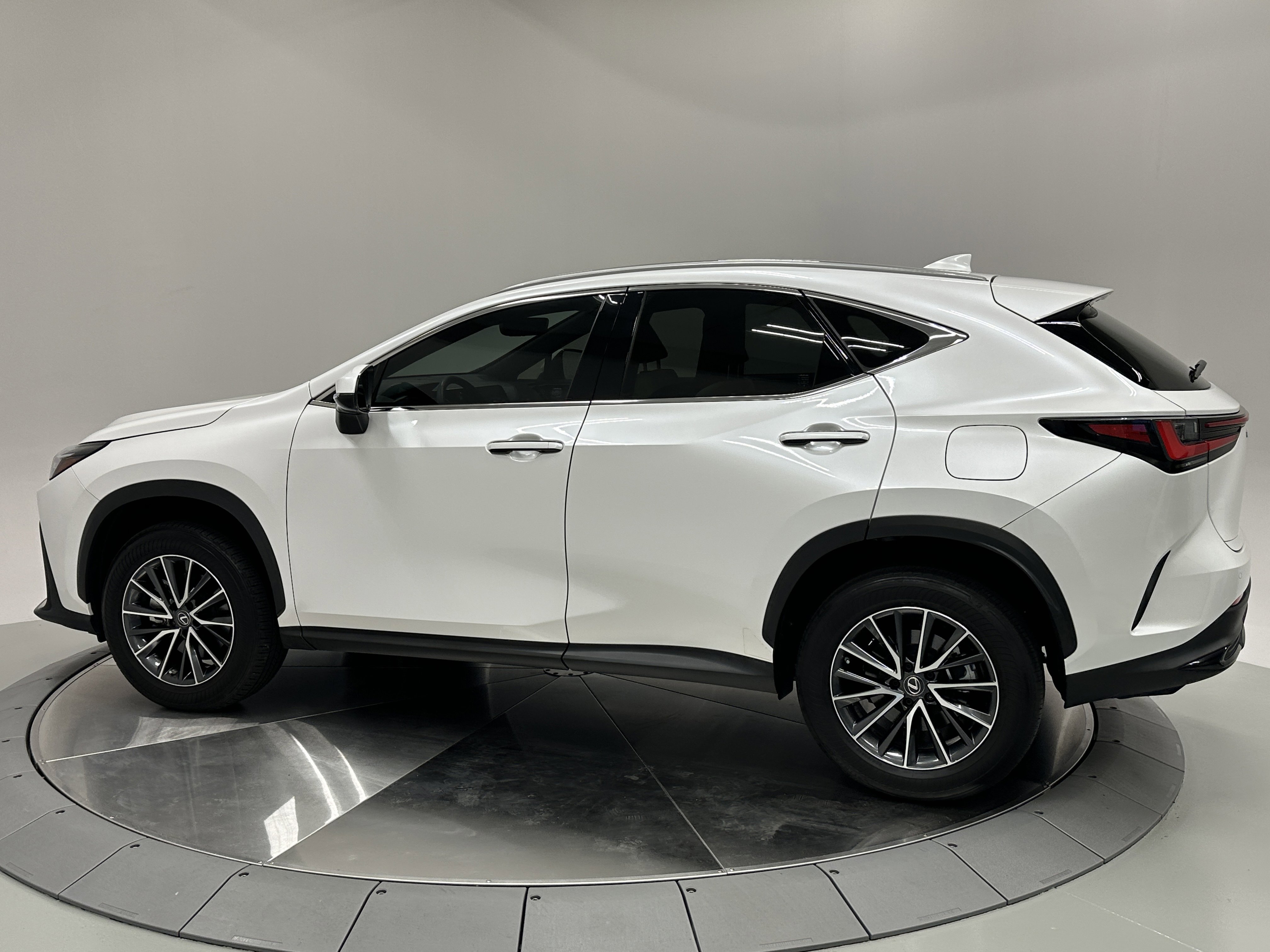2022 Lexus NX 350 Premium photo 4