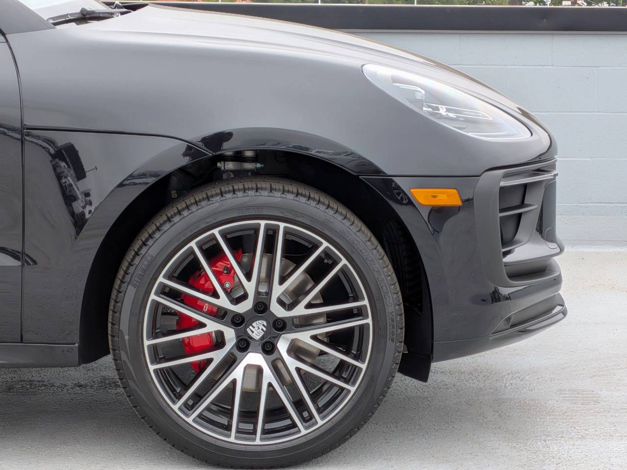 2025 Porsche Macan S photo 11