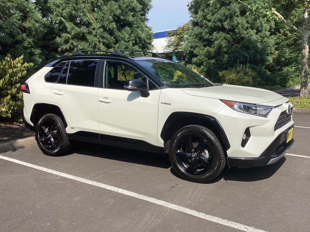 2020 Toyota RAV4 Hybrid XSE photo 7