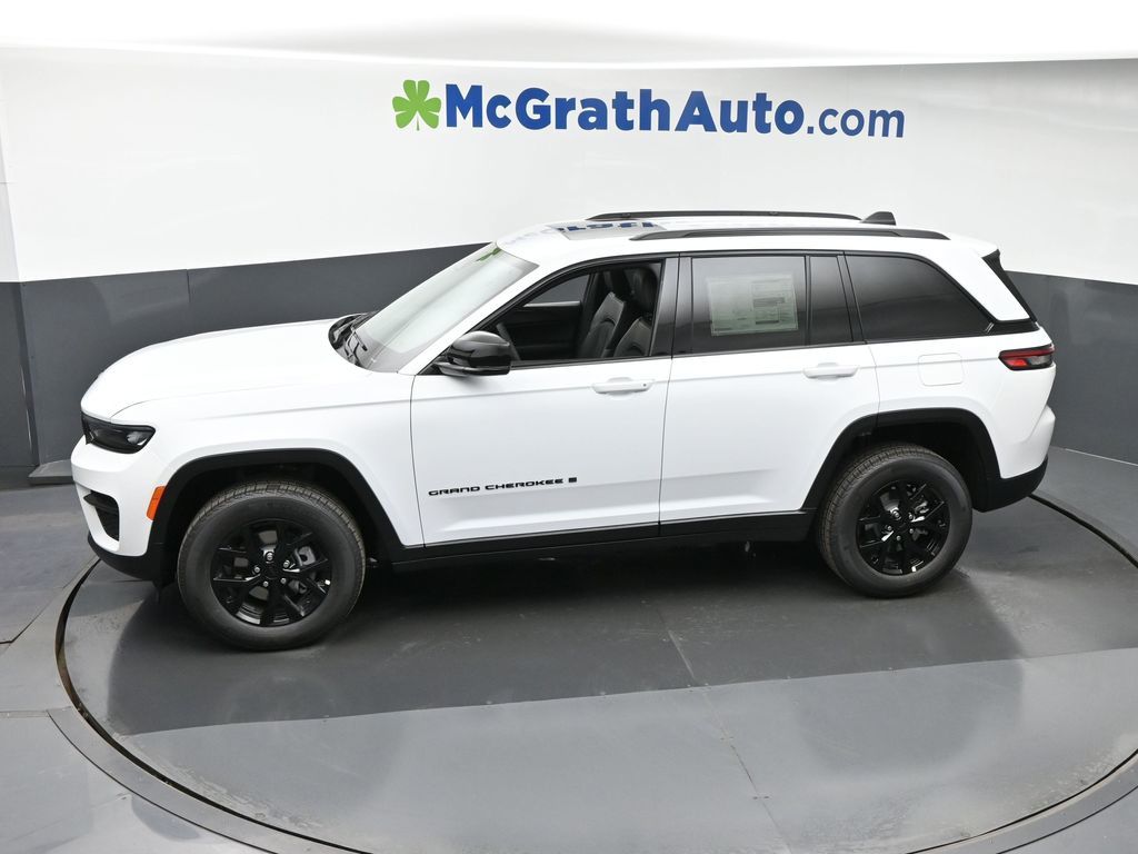 2025 Jeep Grand Cherokee Altitude photo 18