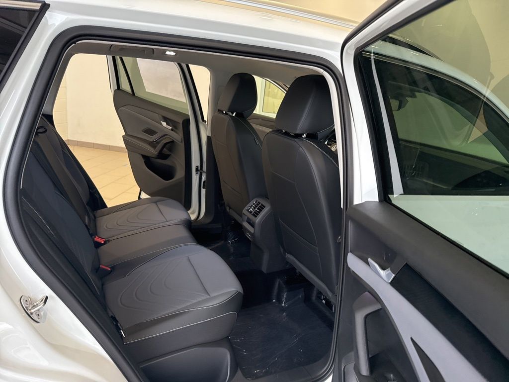 2025 Volkswagen Tiguan SE photo 14