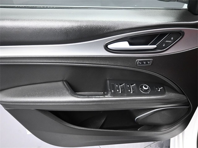 2022 Alfa Romeo Stelvio Ti Sport photo 4