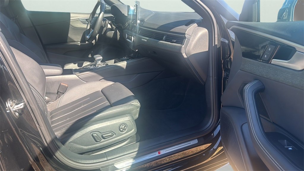 2023 Audi A4 Premium Plus 45 TFSI S line Quattro photo 12
