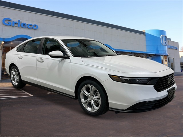 2025 Honda Accord LX photo 4
