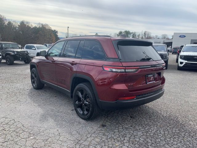 2023 Jeep Grand Cherokee Altitude photo 3