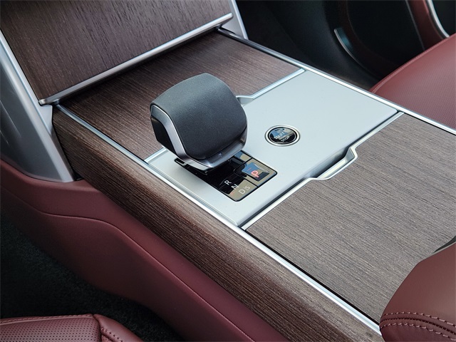 2025 Land Rover Range Rover SE photo 18