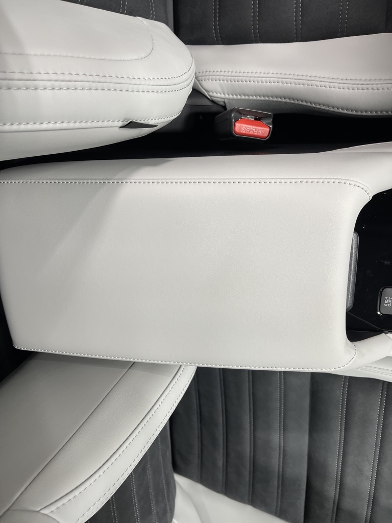 2025 Mitsubishi Outlander SE photo 11
