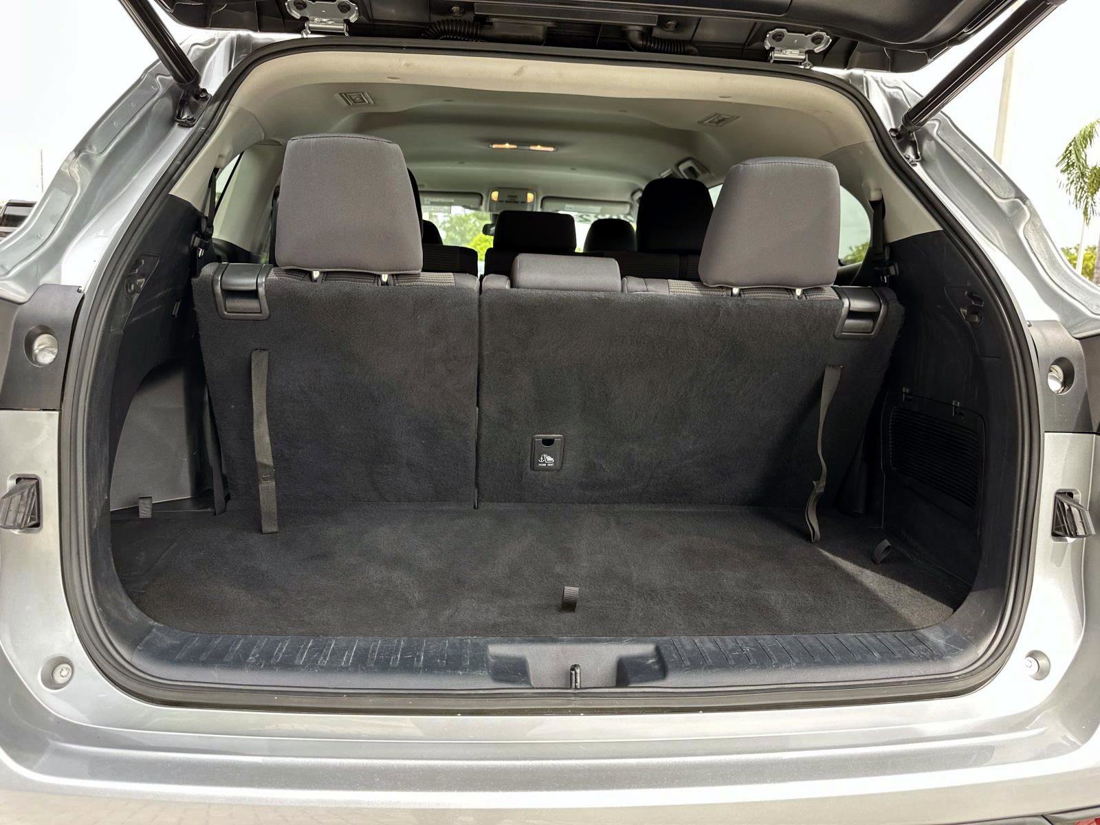 2022 Toyota Highlander LE Hybrid photo 10