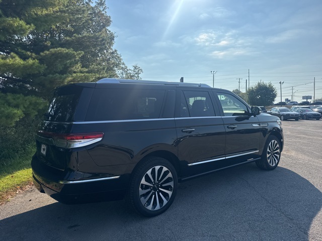 2024 Lincoln Navigator L Reserve photo 30