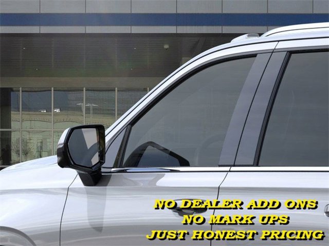 2025 Chevrolet Suburban LT photo 10