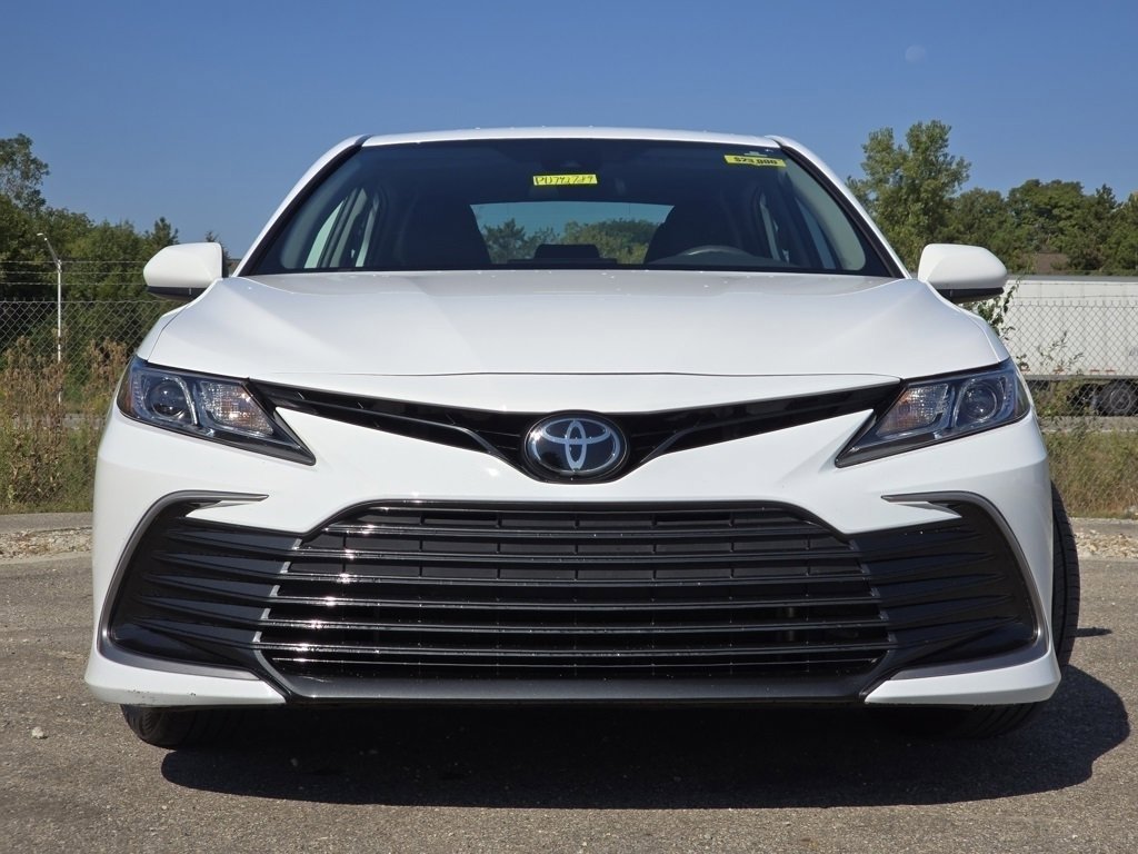 2023 Toyota Camry LE photo 10