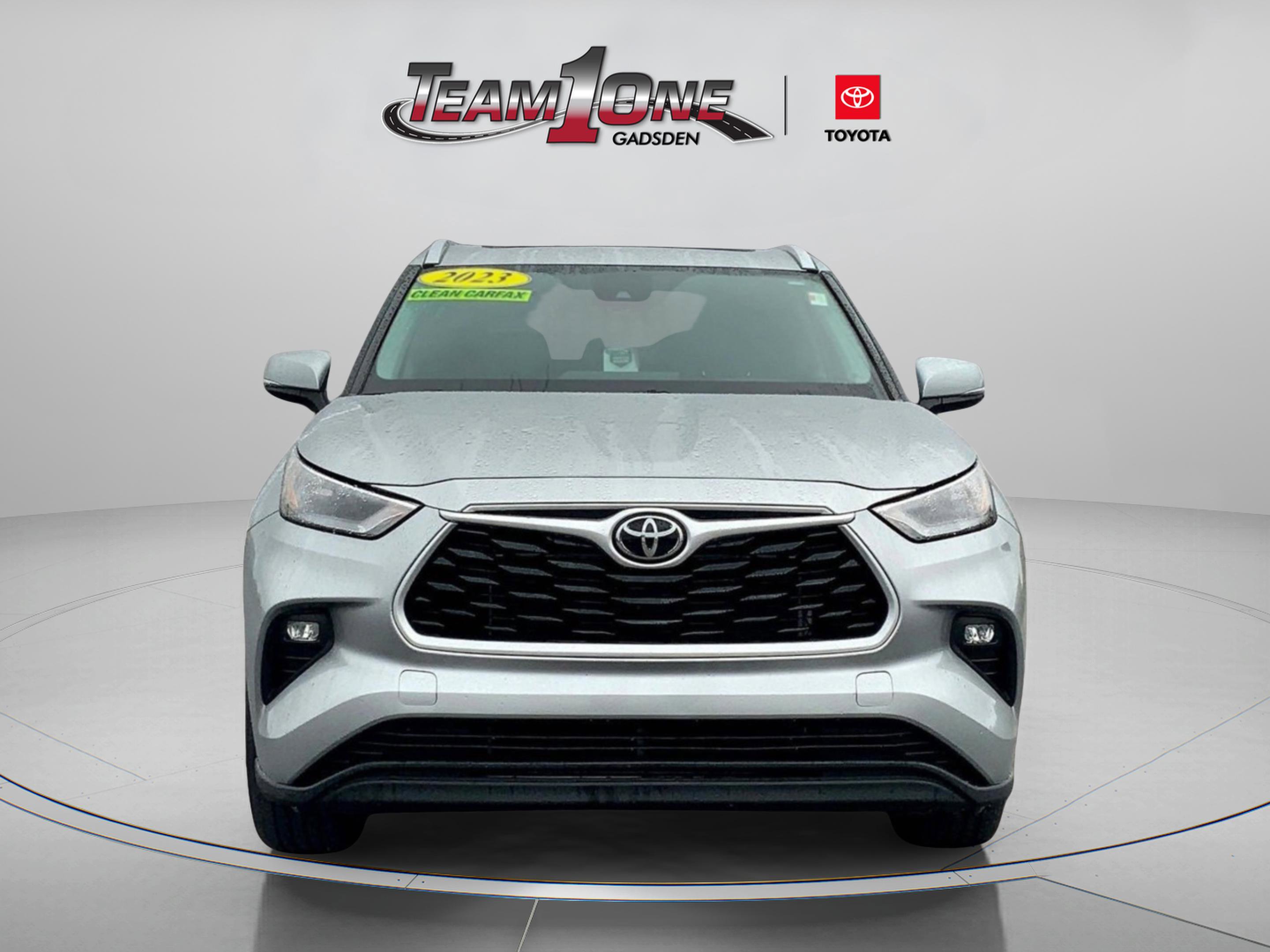 2023 Toyota Highlander XLE photo 2