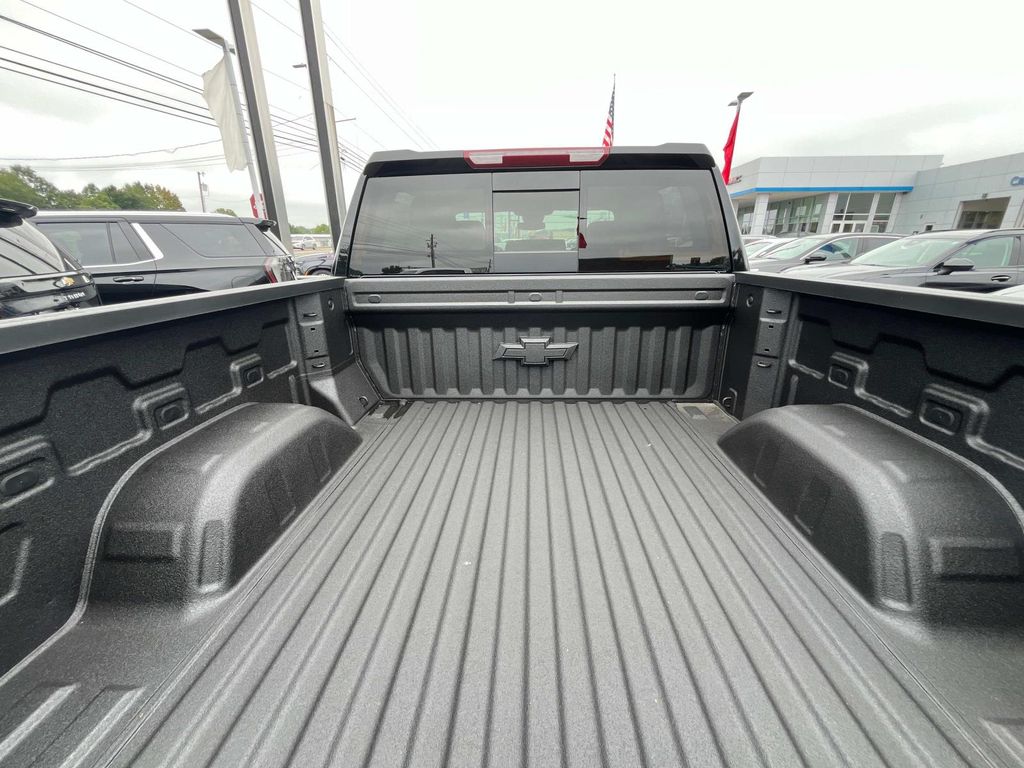2025 Chevrolet Silverado 1500 RST photo 9