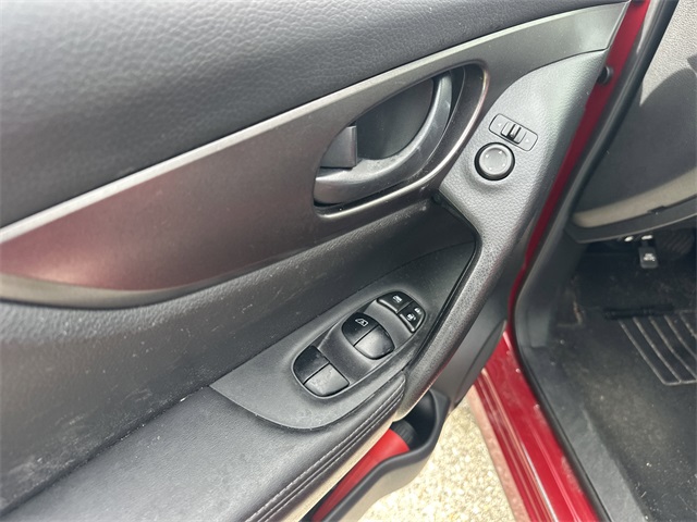 2017 Nissan Rogue Sport S photo 16