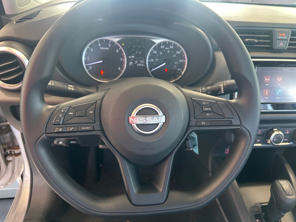 2025 Nissan Versa 1.6 S photo 9