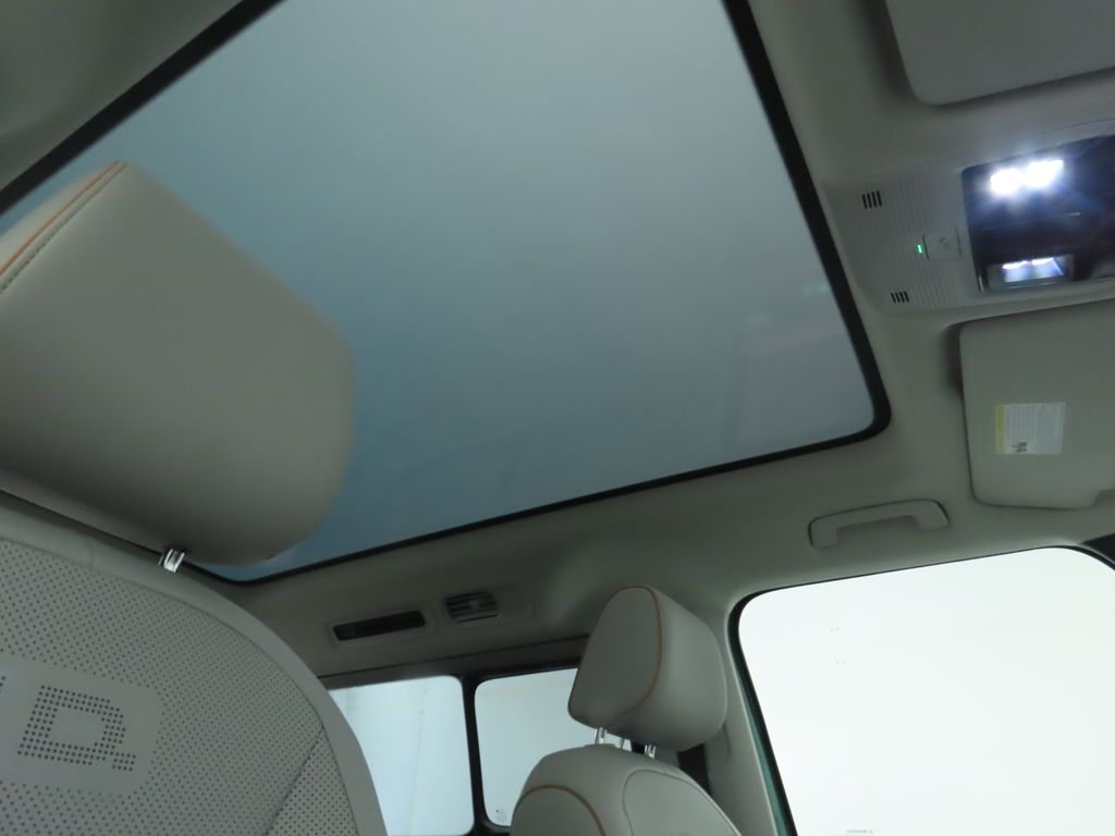 2025 Volkswagen ID. Buzz Pro Plus photo 17