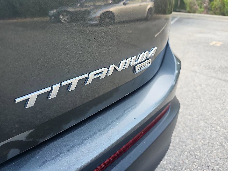2017 Ford Edge Titanium photo 9