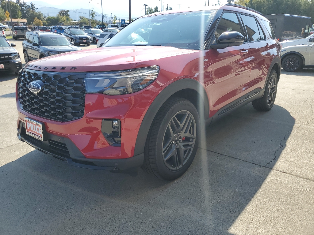 2025 Ford Explorer ST-Line photo 5