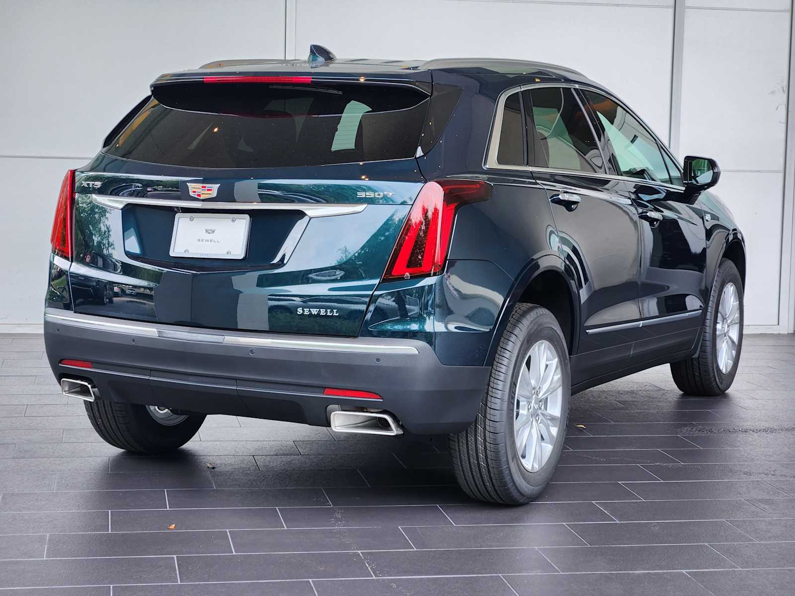 2025 Cadillac XT5 Luxury photo 3