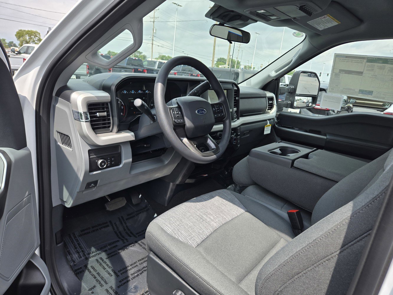 2025 Ford F-600 photo 2