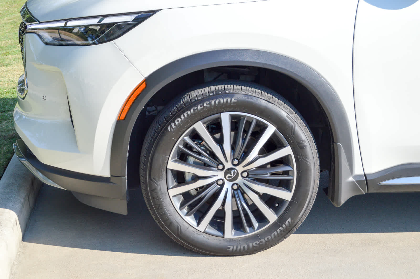 2025 Infiniti QX60 Autograph photo 7