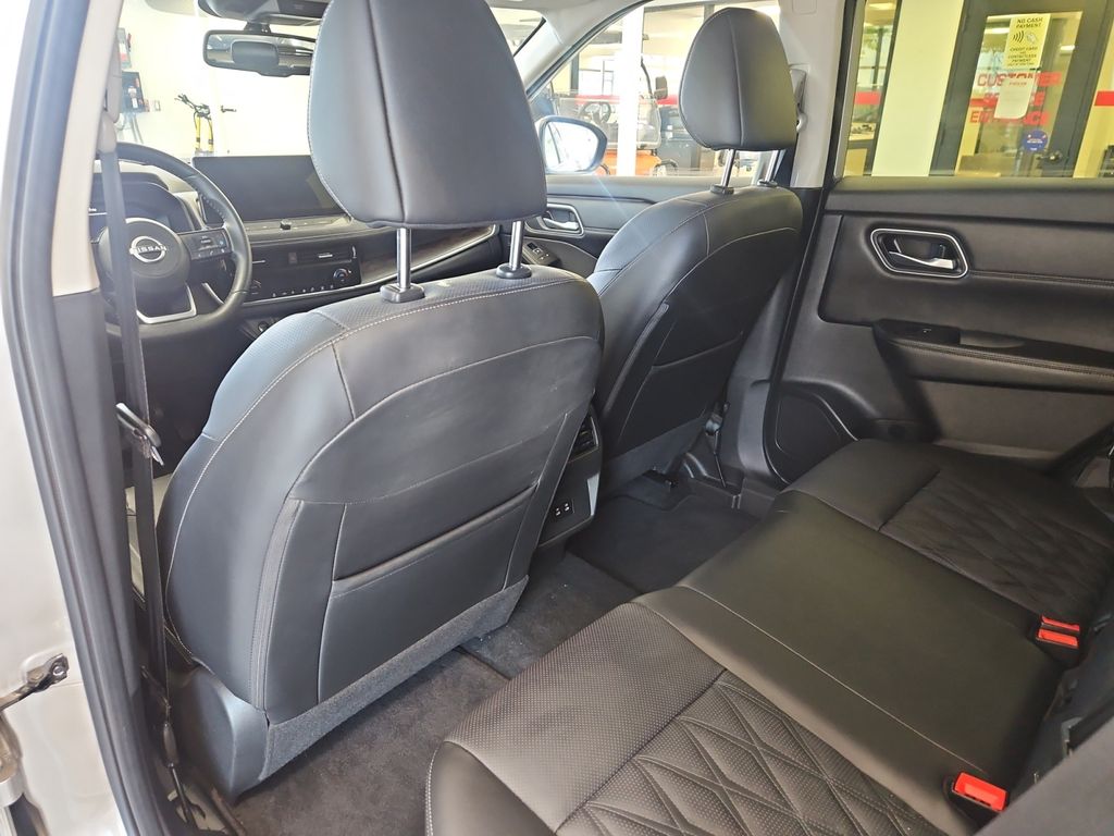 2024 Nissan Rogue Platinum photo 19